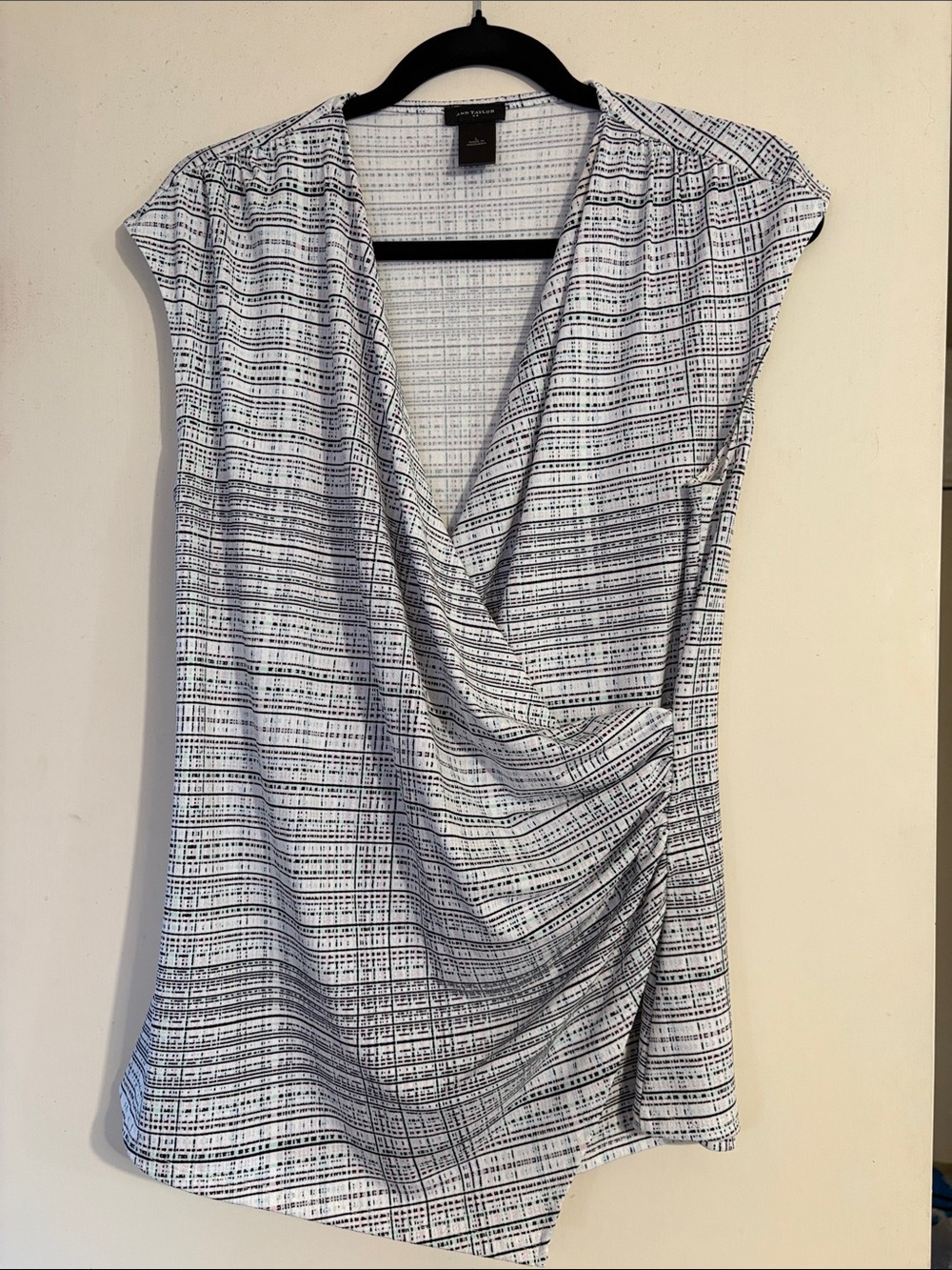 Ann Taylor White and Navy Draped V-Neck Cap-Sleeve Blouse